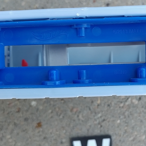 Mattel Toys Hot Wheels City Power Lift Garage Portable Play Set